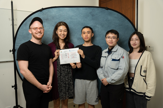 A group photo of Jasper and the researchers (Arthur, Youngah, Aaron and Ivy) on completion of the HKSL Lessons. Jasper is given the certificate for attaining Level 3 proficiency.